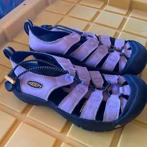 Purple size 2 Keens in excellent condition